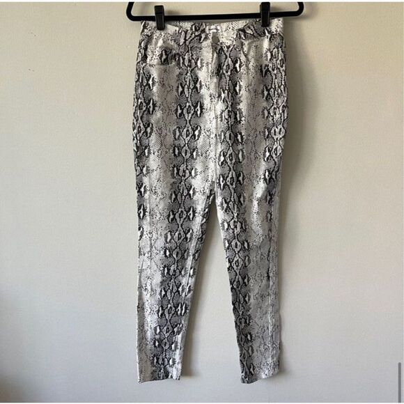 superdown Robyn Black and White Snake Print Pant Size 28 - Picture 10 of 11